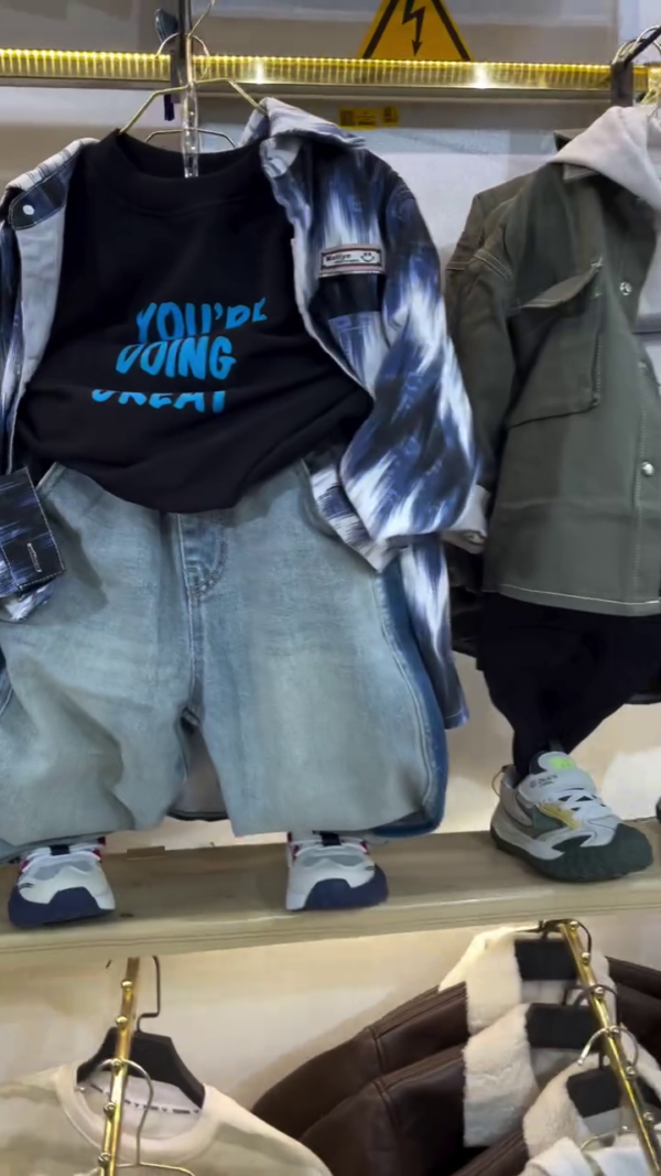Trendy Winter Casual Outfits for Kids – Stylish Boys' and Girls' Winter Clothing Collection - Image 10