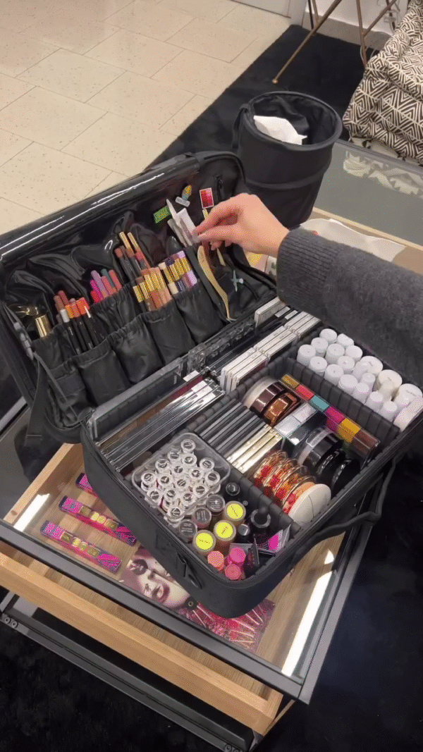 Professional Cosmetic Makeup Kit Storage Vanity Bag with Adjustable Compartment Black